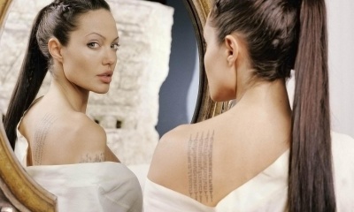 angelina jolie reflection in the mirror t2
